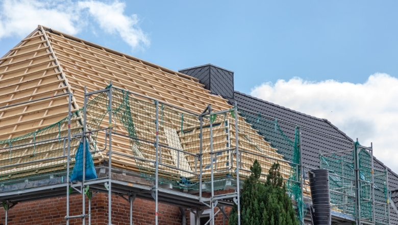 How Long Does a Roof Last? A Breakdown by Material and Climate